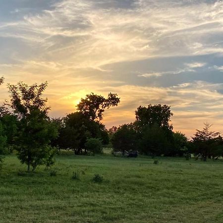 Tiny Cabin At The Donkeyranch Medicine Park ภายนอก รูปภาพ
